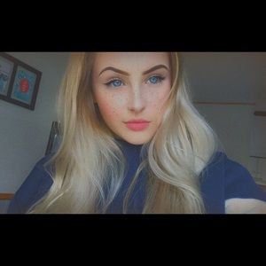 Meet your Posher, Alexis